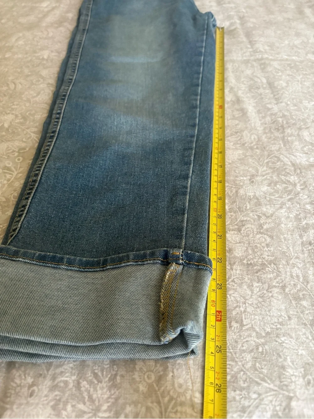 Levi's vintage Mid Rise Boyfriend Jeans in Medium Blue Wash Size 6